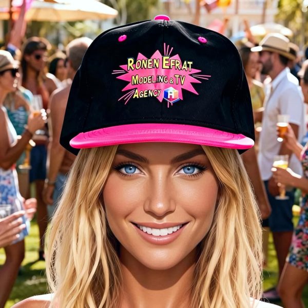 כובע מצחייה שחור פוקסיה עם הלוגו של הסוכנות של רונן אפרת